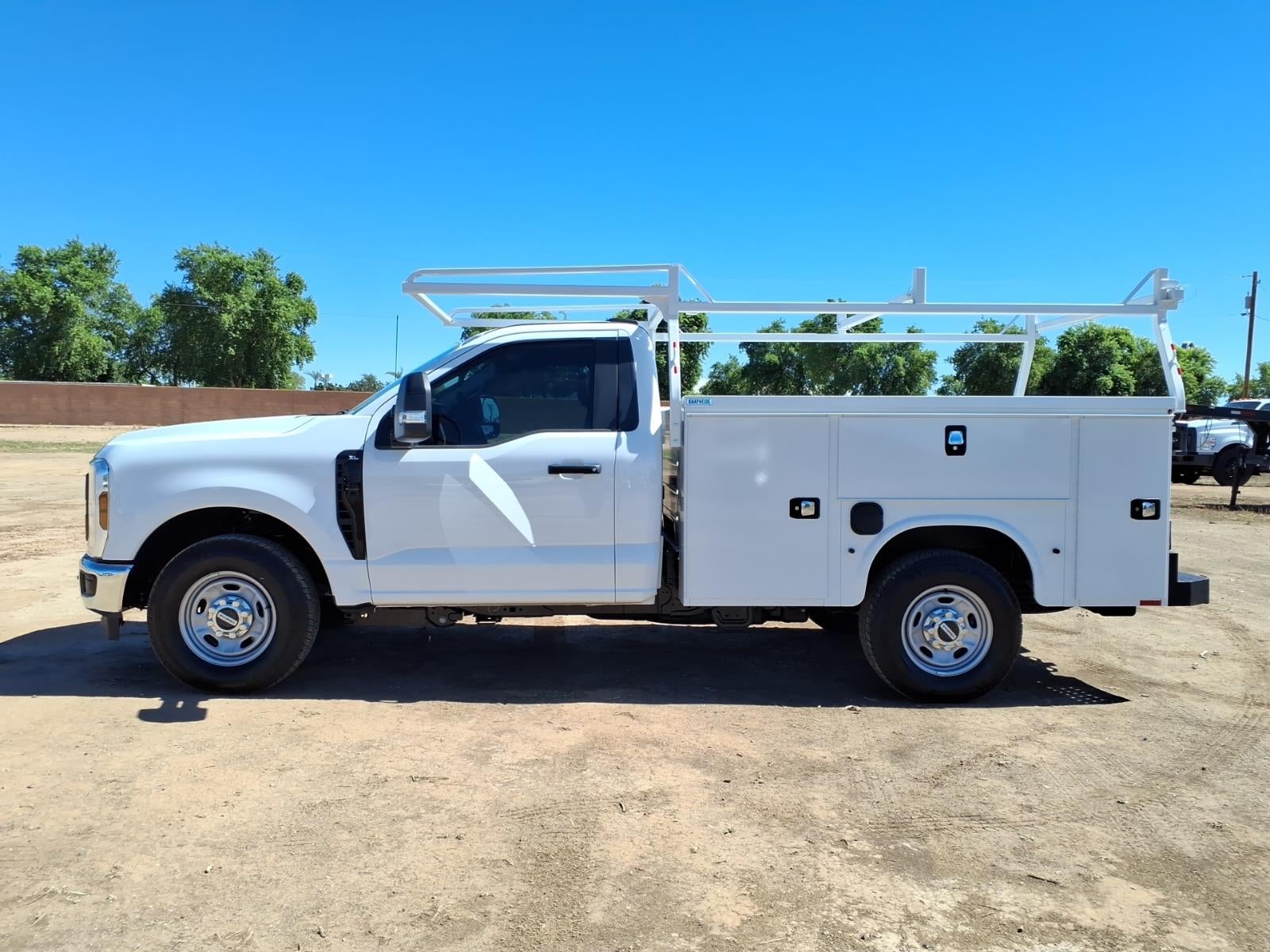 2027 Ford F-250 Super Duty XL 2WD REG CAB 8 BOX