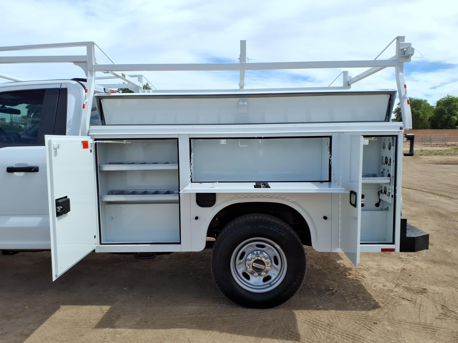 2027 Ford F-250 Super Duty XL 2WD REG CAB 8 BOX