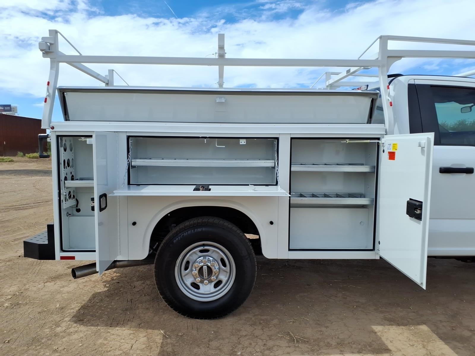 2027 Ford F-250 Super Duty XL 2WD REG CAB 8 BOX