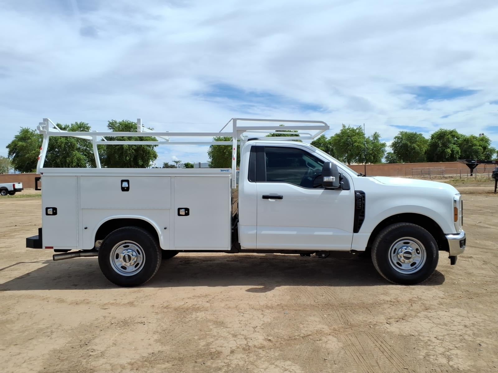 2027 Ford F-250 Super Duty XL 2WD REG CAB 8 BOX