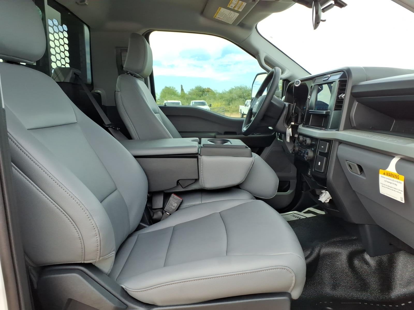 2027 Ford F-350 Super Duty XL 2WD REG CAB 169 WB 84