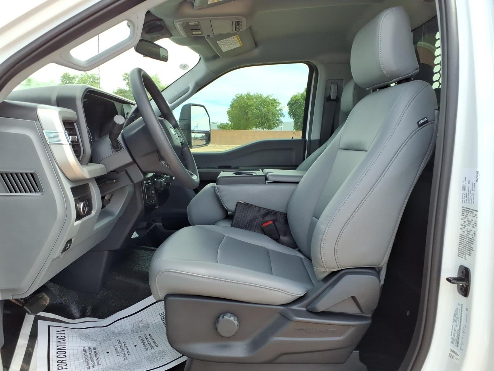 2027 Ford F-350 Super Duty XL 2WD REG CAB 169 WB 84