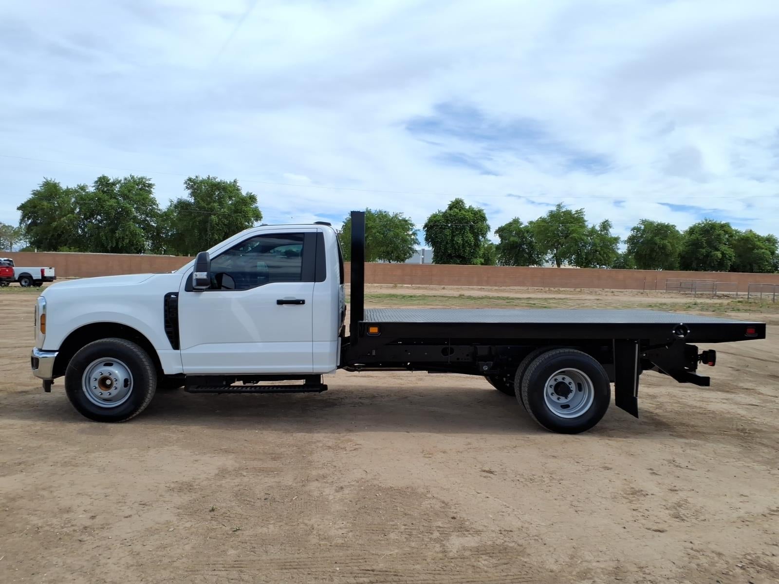 2027 Ford F-350 Super Duty XL 2WD REG CAB 169 WB 84