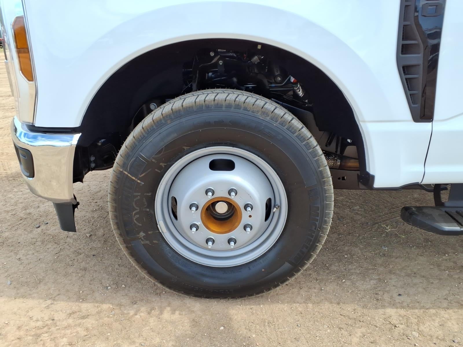 2027 Ford F-350 Super Duty XL 2WD REG CAB 169 WB 84
