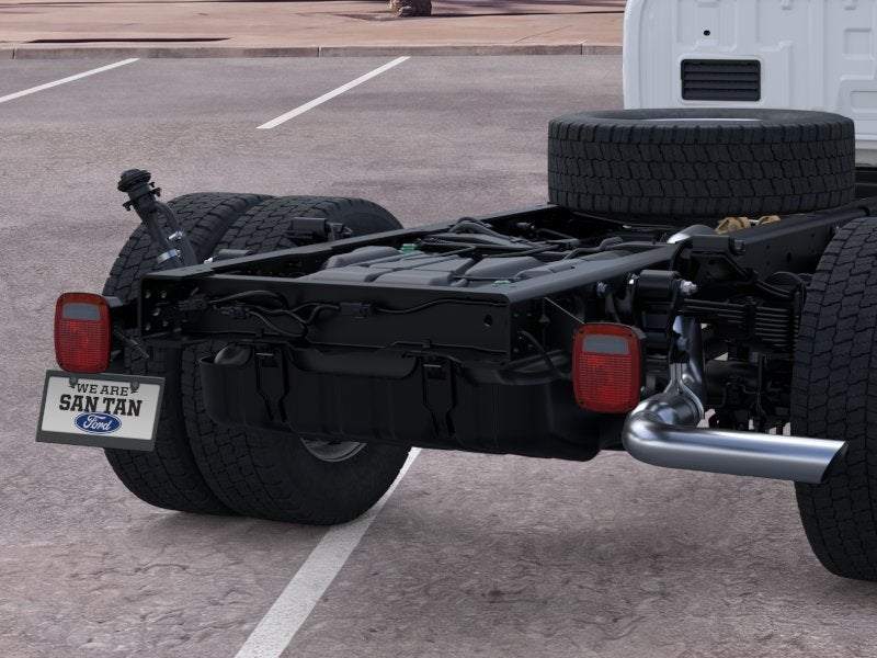 2025 Ford SUPER DUTY F-550 CREW CHAS CAB DRW/179