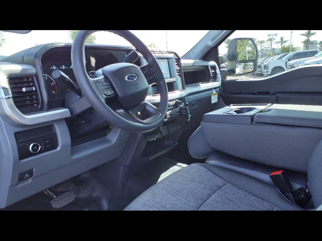 2024 Ford SUPER DUTY F-550 DRW XL 2WD REG CAB 169 WB 84