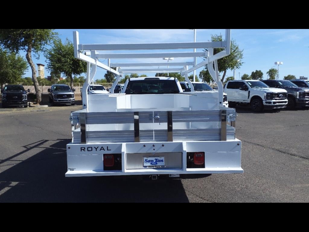 2024 Ford SUPER DUTY F-550 DRW XL 2WD REG CAB 169 WB 84