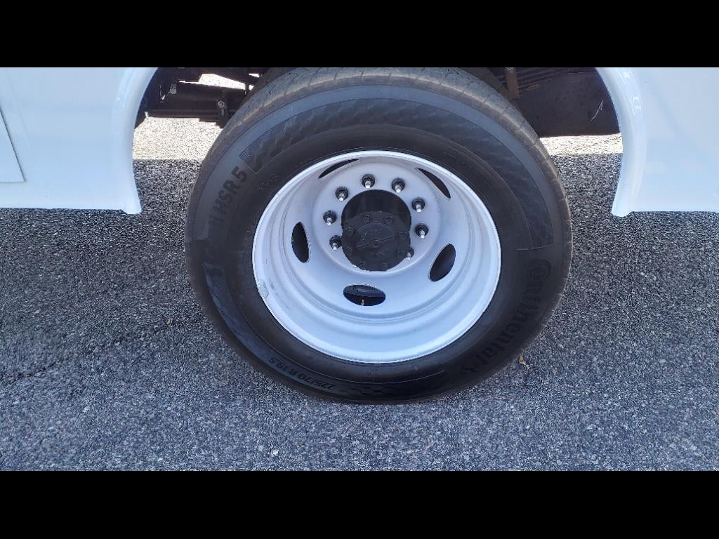 2024 Ford SUPER DUTY F-550 DRW XL 2WD REG CAB 169 WB 84