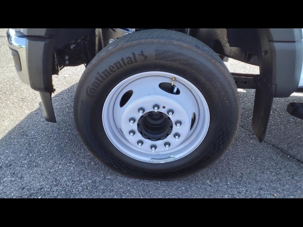 2024 Ford SUPER DUTY F-550 DRW XL 2WD REG CAB 169 WB 84