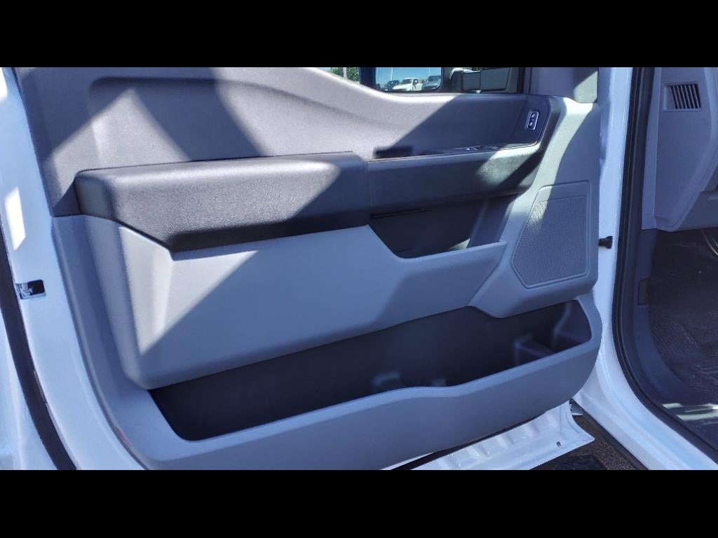 2024 Ford SUPER DUTY F-550 DRW XL 2WD REG CAB 169 WB 84