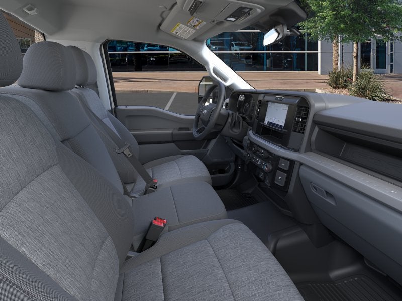 2025 Ford SUPER DUTY F-550 DRW XL 4WD REG CAB 169 WB 84