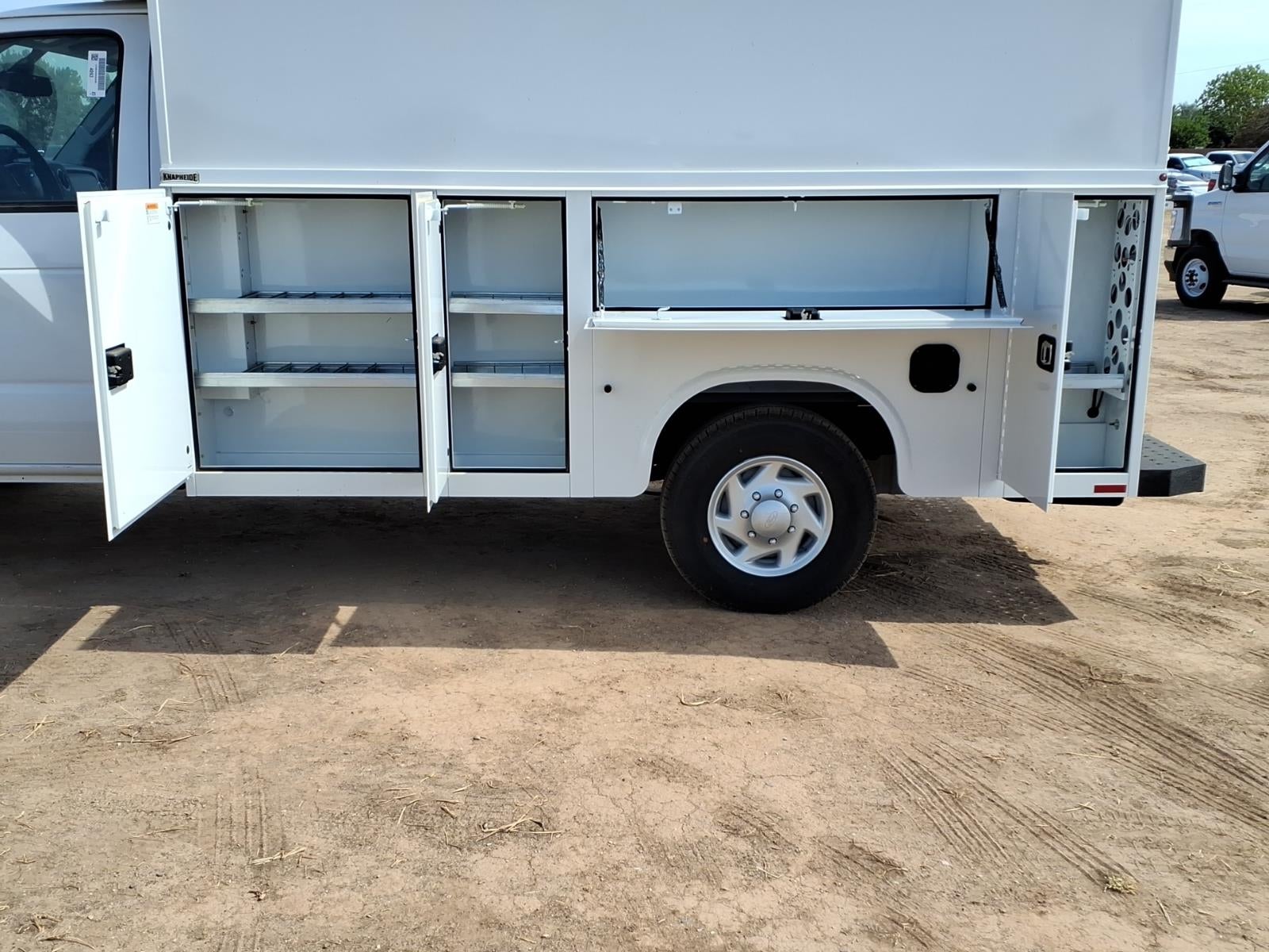 2027 Ford E-Series E-350 SRW 138 WB