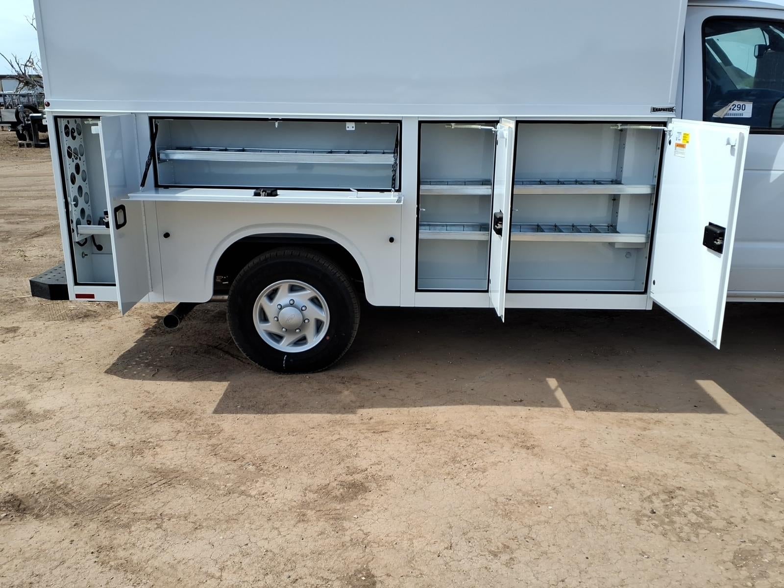 2027 Ford E-Series E-350 SRW 138 WB