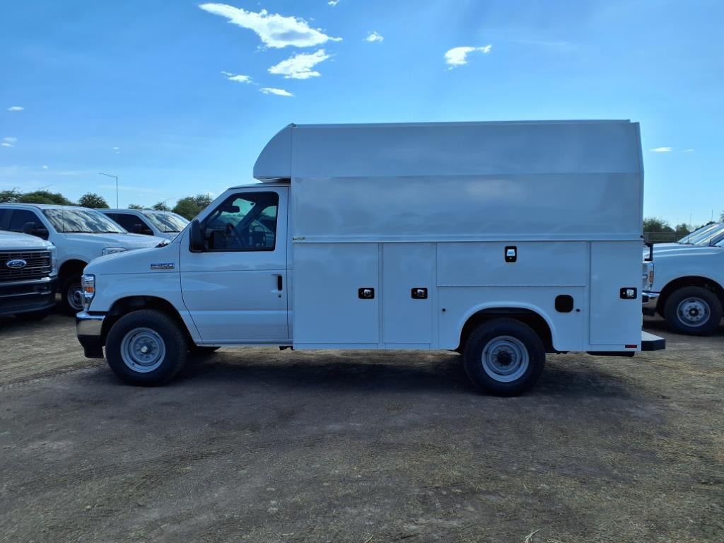2026 Ford E-Series E-350 DRW 138 WB