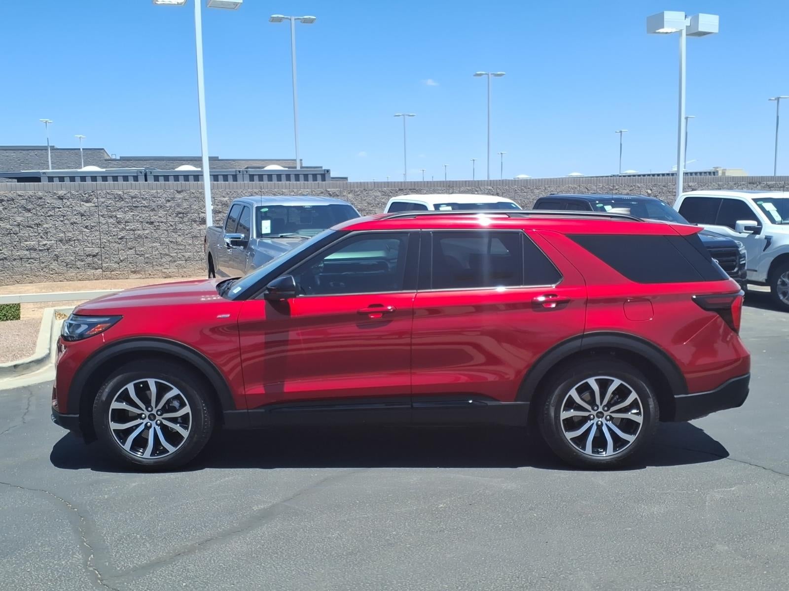 2025 Ford Explorer ST-Line